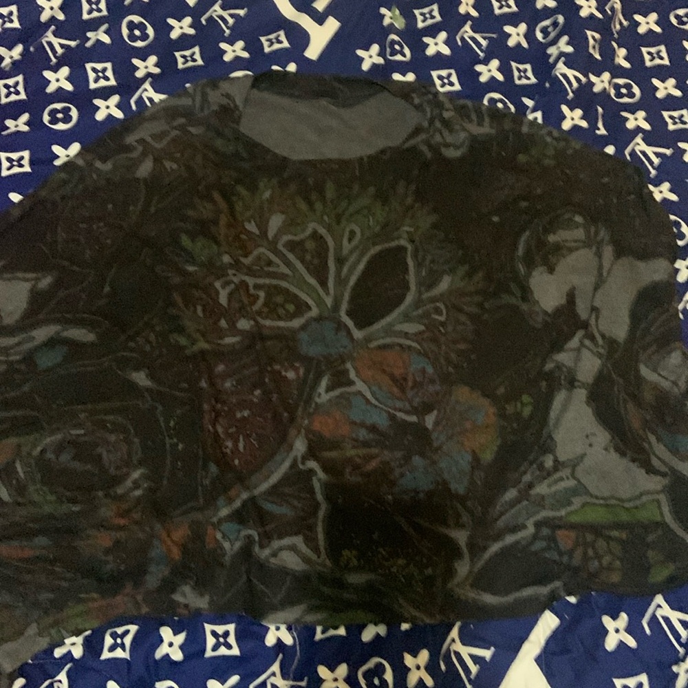 Woman’s throw. Great design in good condition. One size fits all